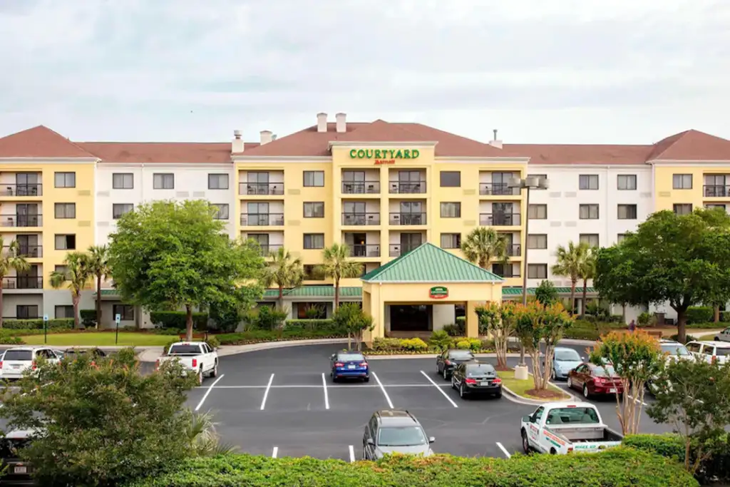 Front entrance of the Courtyard by Marriott Myrtle Beach Barefoot Landing