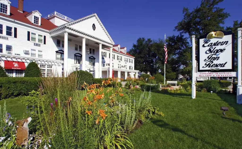 Front Exterior of the Eastern Mountain Slope Inn Resort