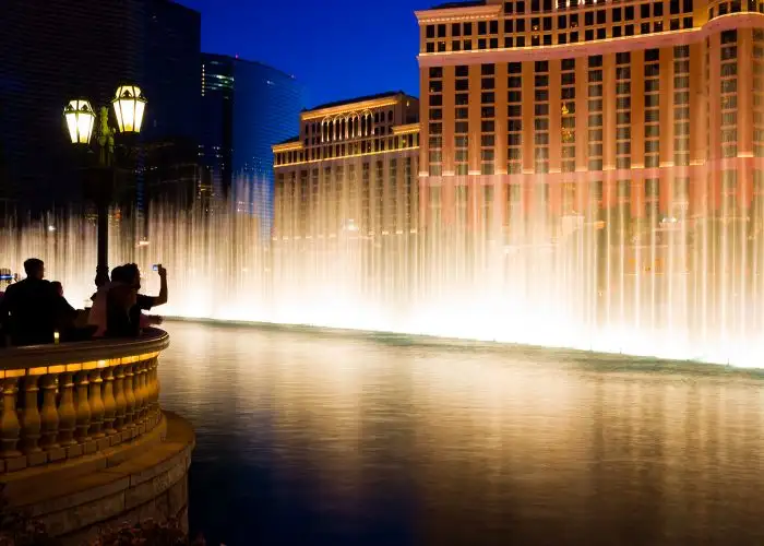 bellagio fountains at night