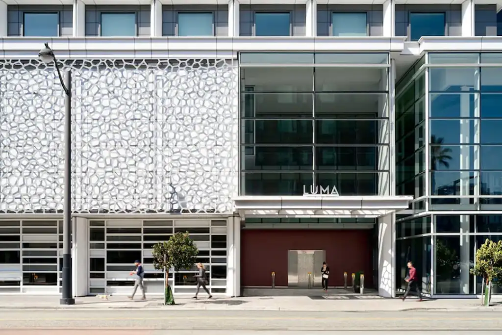 Front entrance of the LUMA Hotel San Francisco