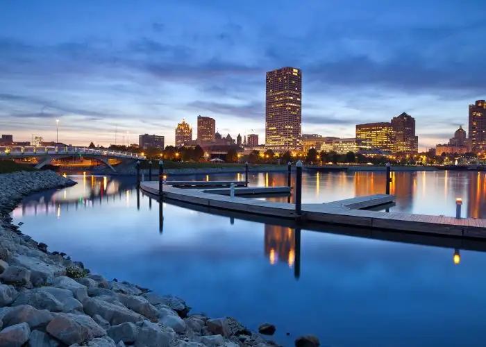 Milwaukee: Hotel Metro Bed & Breakfast Package from $200