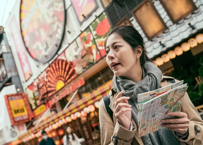 tourist holding map sightseeing city